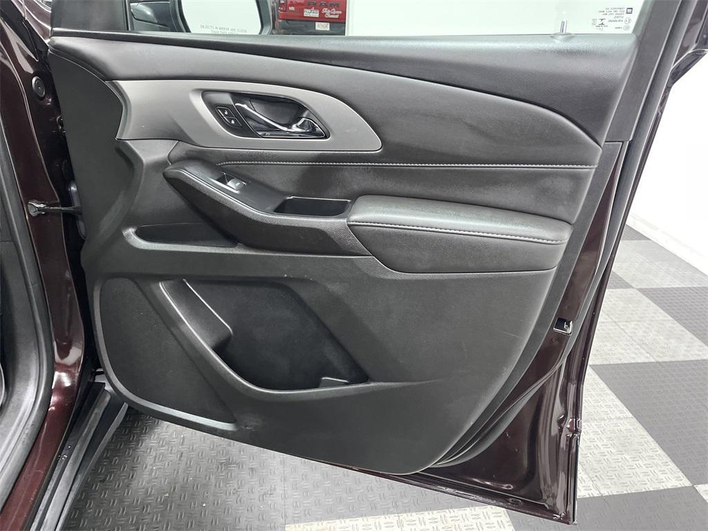 used 2023 Chevrolet Traverse car, priced at $29,472