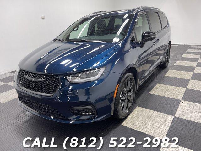new 2025 Chrysler Pacifica car, priced at $46,612