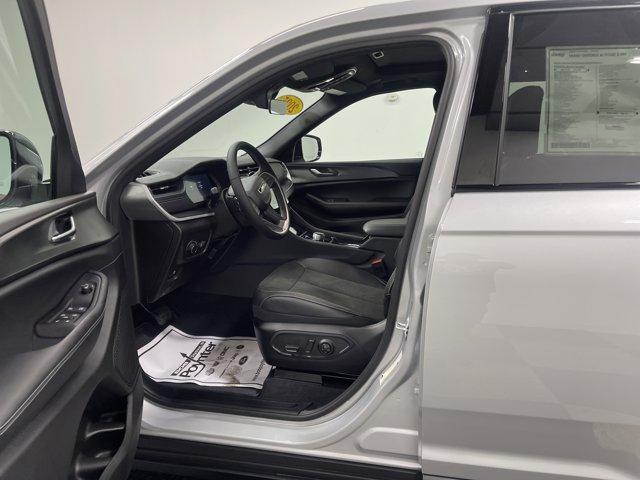 new 2025 Jeep Grand Cherokee car, priced at $41,117