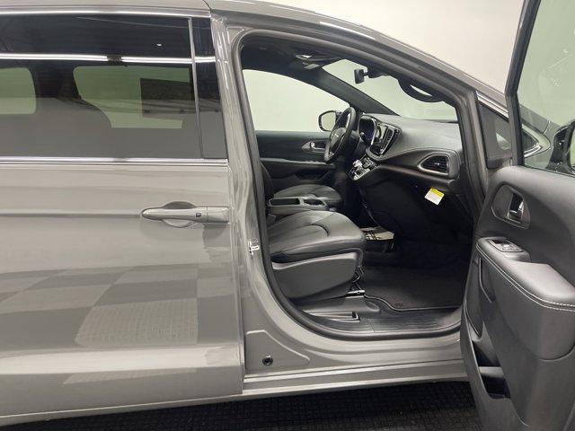 new 2025 Chrysler Pacifica car, priced at $40,247