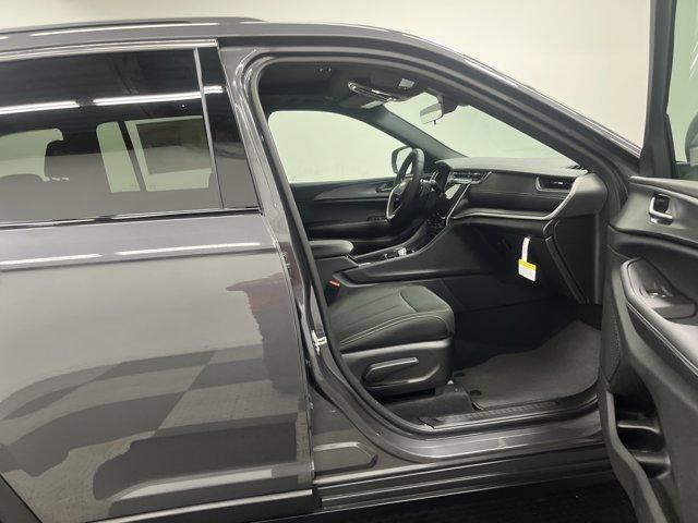 new 2025 Jeep Grand Cherokee car, priced at $38,391