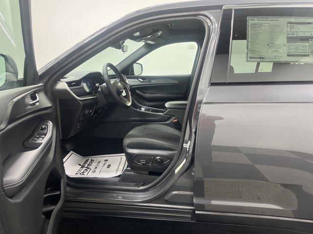 new 2025 Jeep Grand Cherokee car, priced at $38,391