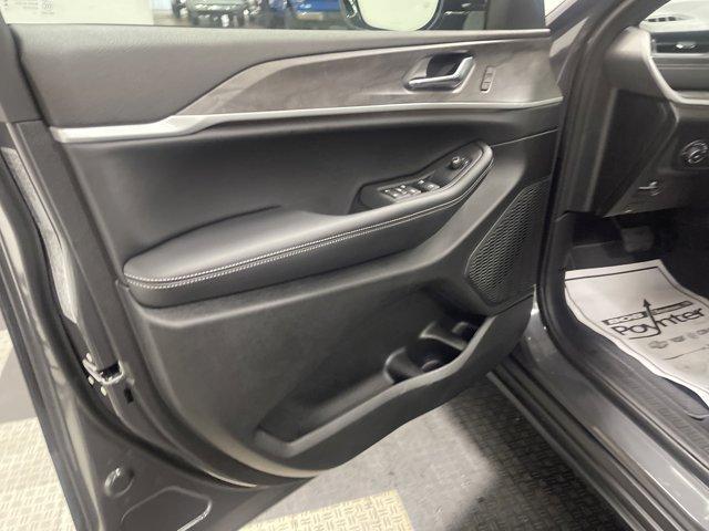 new 2025 Jeep Grand Cherokee car, priced at $47,861