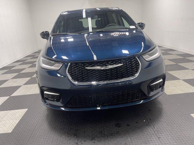 new 2025 Chrysler Pacifica car, priced at $40,247