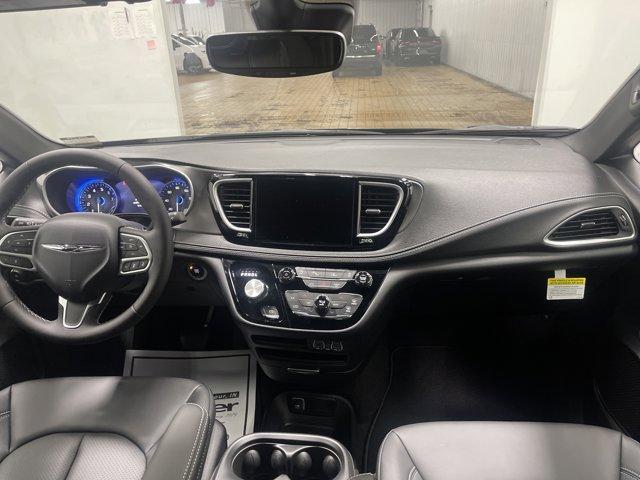 new 2025 Chrysler Pacifica car, priced at $40,247