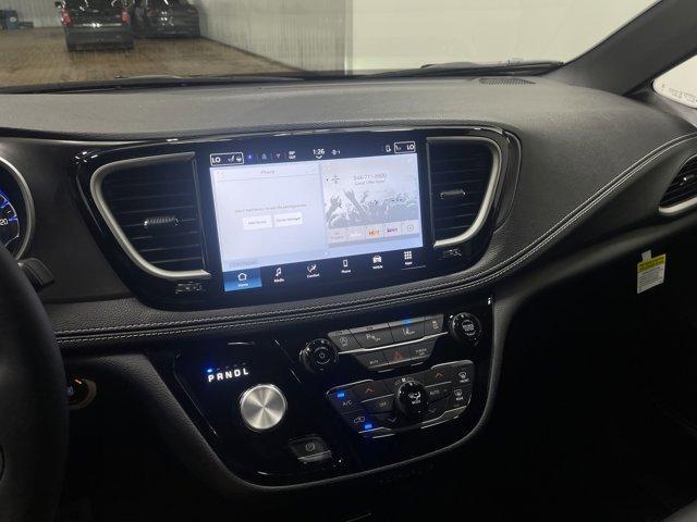 new 2025 Chrysler Pacifica car, priced at $40,247
