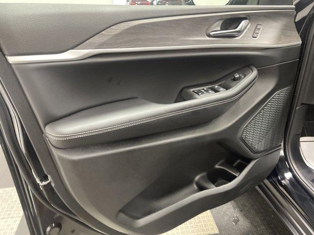 new 2025 Jeep Grand Cherokee car, priced at $48,071