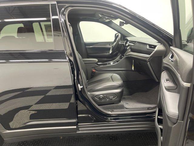 new 2025 Jeep Grand Cherokee car, priced at $48,071