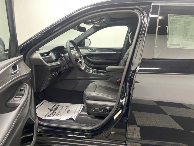 new 2025 Jeep Grand Cherokee car, priced at $48,071