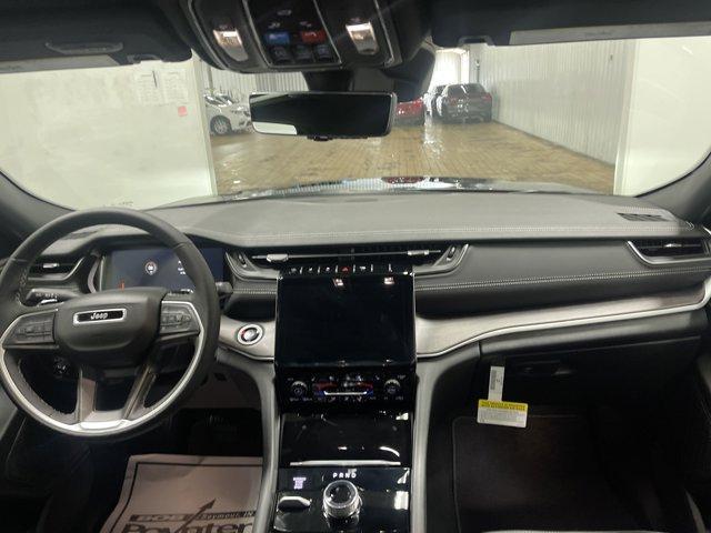 new 2025 Jeep Grand Cherokee car, priced at $48,071