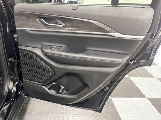 new 2025 Jeep Grand Cherokee car, priced at $48,071