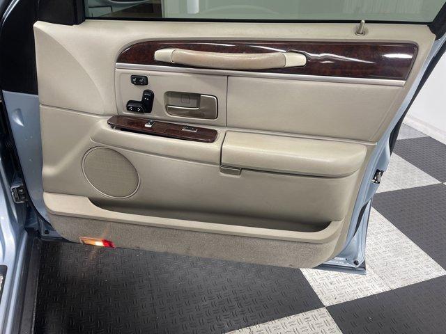 used 2007 Lincoln Town Car car, priced at $10,506