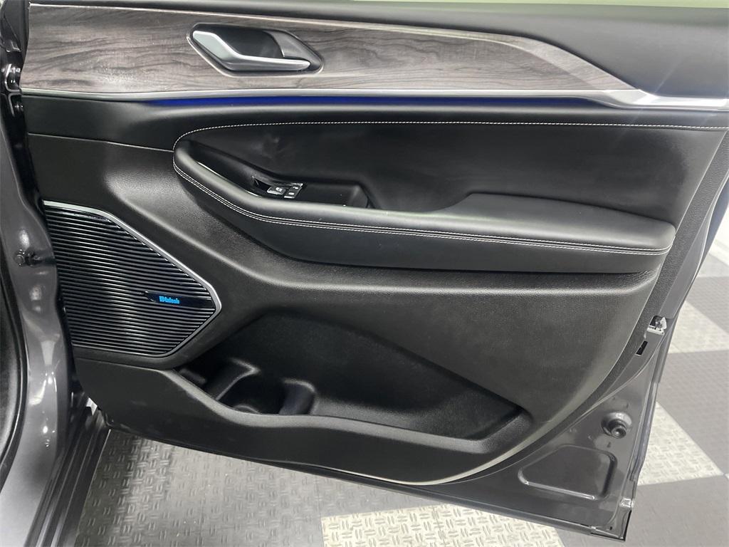 used 2022 Jeep Grand Cherokee car, priced at $40,384