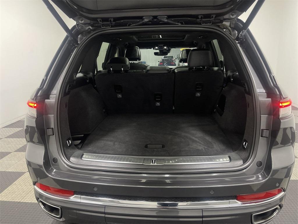 used 2022 Jeep Grand Cherokee car, priced at $40,384