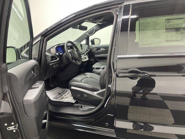 new 2025 Chrysler Pacifica car, priced at $39,552