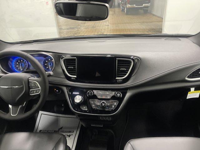 new 2025 Chrysler Pacifica car, priced at $39,552
