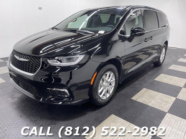 new 2025 Chrysler Pacifica car, priced at $39,752