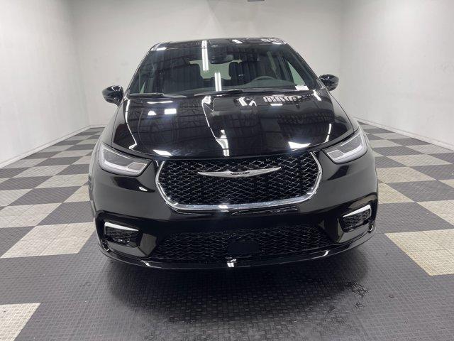 new 2025 Chrysler Pacifica car, priced at $39,552