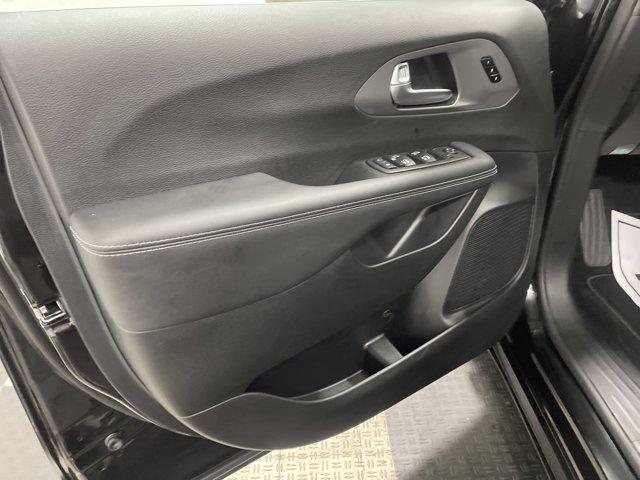 new 2025 Chrysler Pacifica car, priced at $39,552