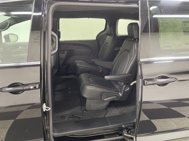 new 2025 Chrysler Pacifica car, priced at $39,552