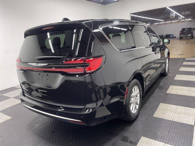 new 2025 Chrysler Pacifica car, priced at $39,552