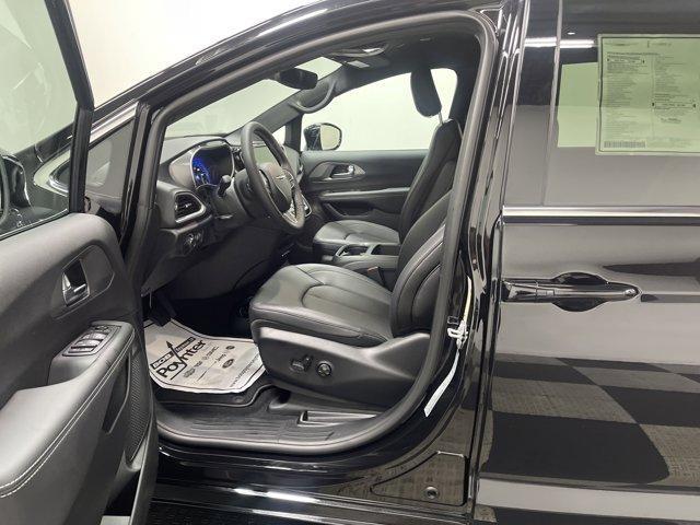 new 2025 Chrysler Voyager car, priced at $38,080
