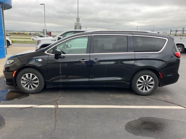 used 2021 Chrysler Pacifica Hybrid car, priced at $24,600
