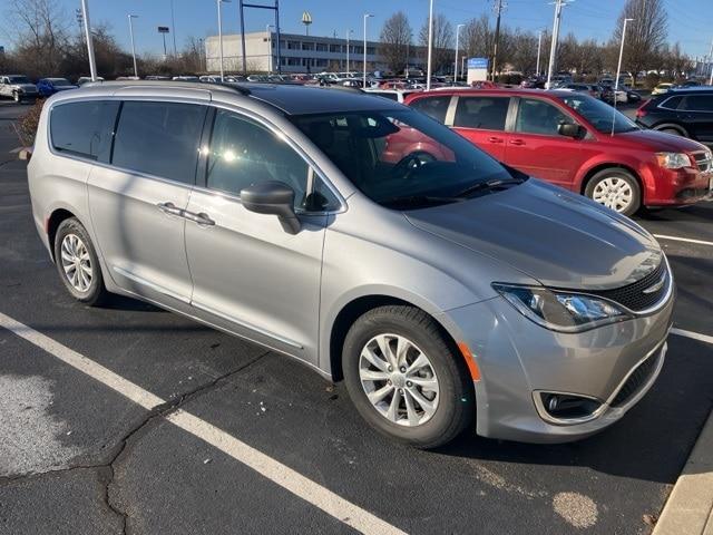 used 2017 Chrysler Pacifica car, priced at $14,900