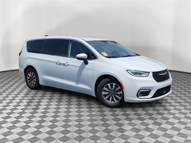 used 2023 Chrysler Pacifica Hybrid car, priced at $25,220