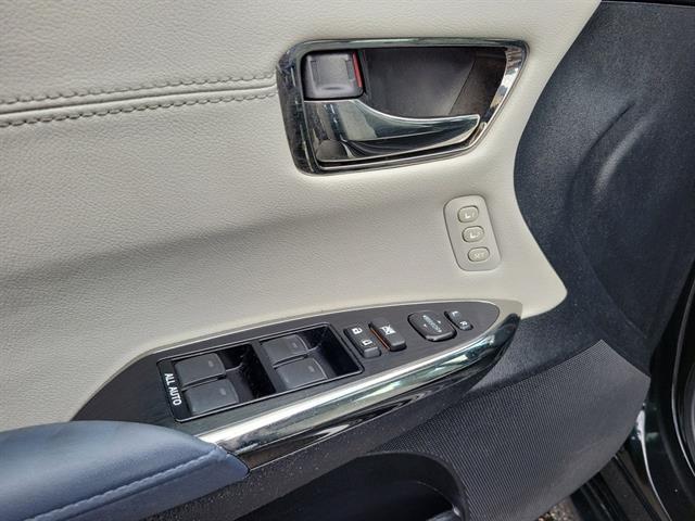 used 2013 Toyota Avalon Hybrid car, priced at $13,900