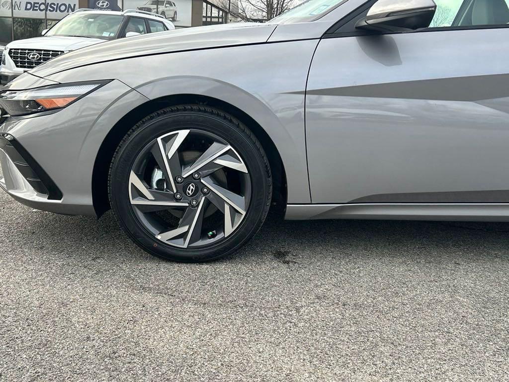 new 2024 Hyundai Elantra car, priced at $25,997