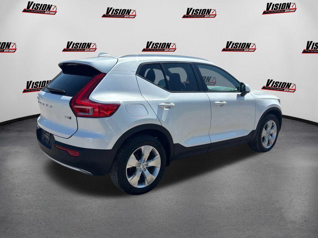 used 2021 Volvo XC40 car, priced at $21,890