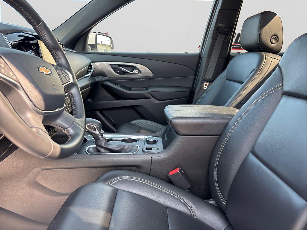 used 2023 Chevrolet Traverse car, priced at $31,990