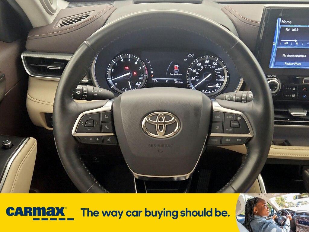 used 2020 Toyota Highlander car, priced at $40,998