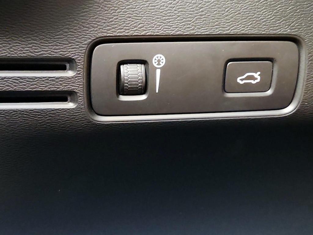 used 2019 Volvo XC40 car, priced at $24,998