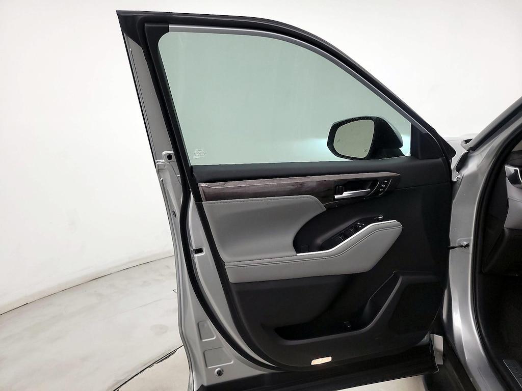 used 2023 Toyota Highlander car, priced at $38,998