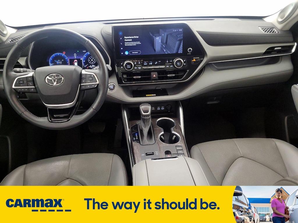 used 2023 Toyota Highlander car, priced at $38,998