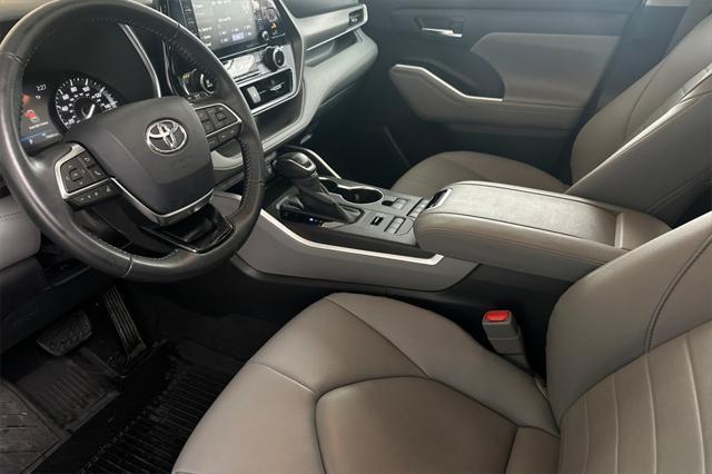 used 2020 Toyota Highlander car, priced at $35,468