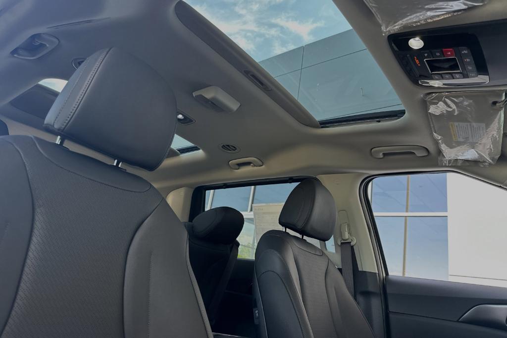 new 2025 Kia Carnival car, priced at $52,450