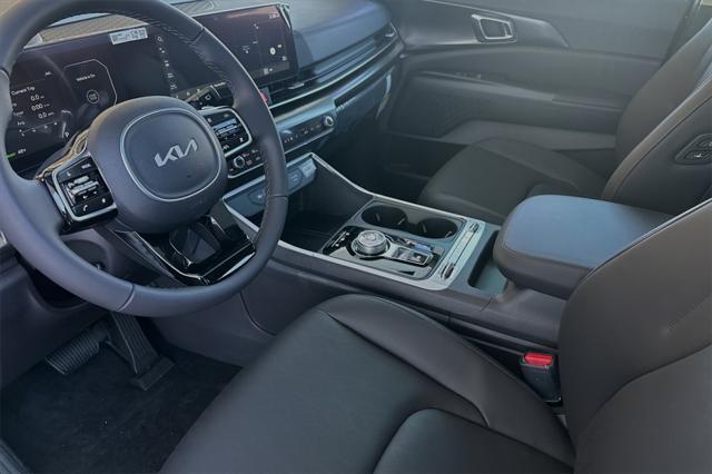 new 2025 Kia Carnival car, priced at $50,122