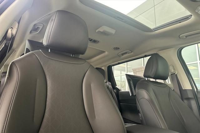 new 2025 Kia Carnival car, priced at $48,692