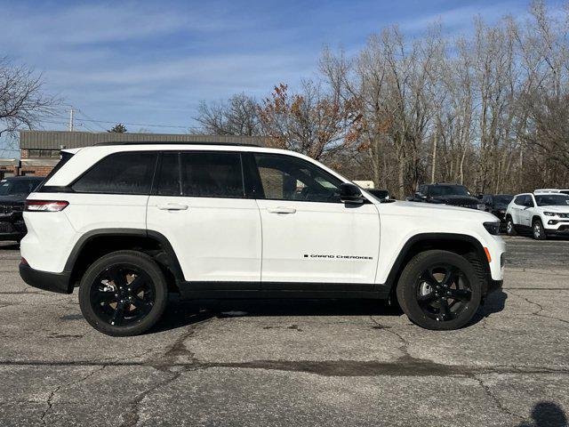 new 2025 Jeep Grand Cherokee car, priced at $42,580