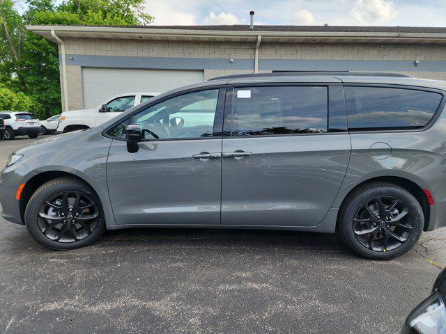 new 2025 Chrysler Pacifica car, priced at $58,380