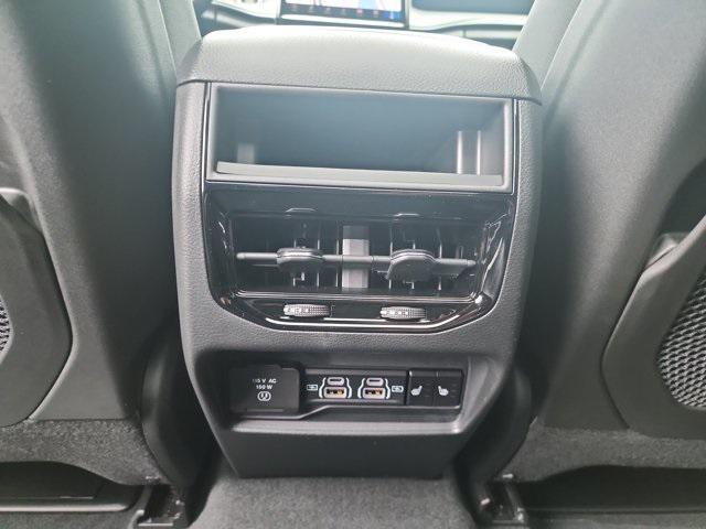 new 2025 Jeep Grand Cherokee car, priced at $46,879