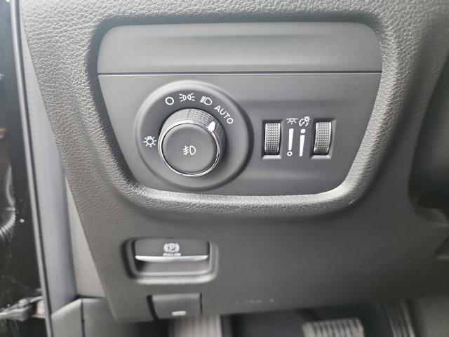 new 2025 Jeep Grand Cherokee car, priced at $46,879