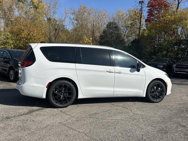 new 2025 Chrysler Pacifica car, priced at $55,870