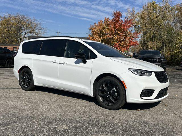 new 2025 Chrysler Pacifica car, priced at $55,870