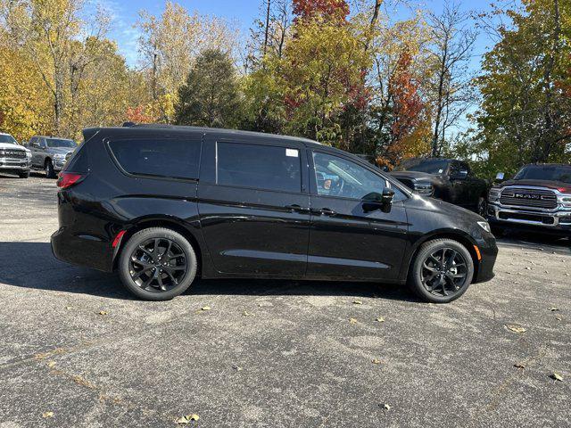 new 2025 Chrysler Pacifica car, priced at $55,870