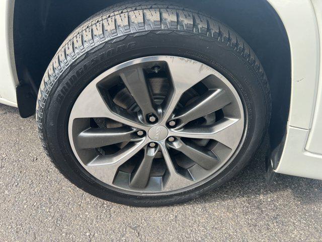 used 2019 Jeep Cherokee car, priced at $18,995