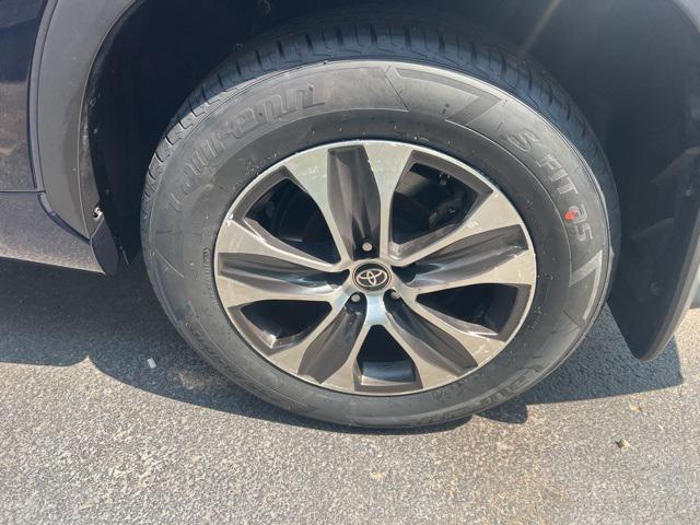 used 2020 Toyota Highlander car, priced at $24,295